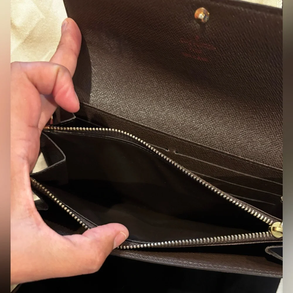 Louis Vuitton Sarah Wallet in the Damier Ebene - Picture 10 of 12